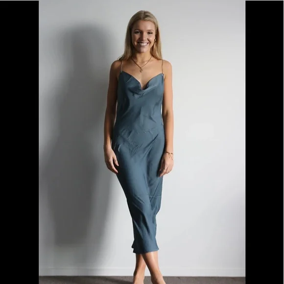 CHAIN MIDI DRESS (FINAL SALE) - Picture 2 of 4